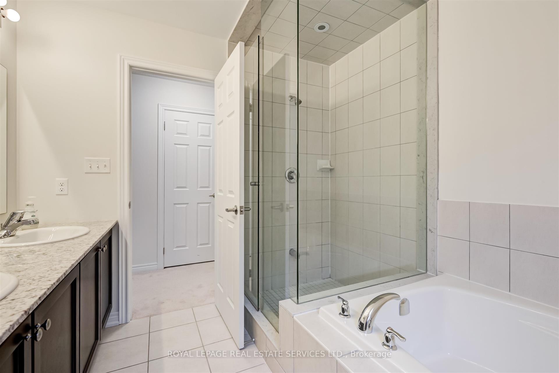 Photo 16 of 27 Erinview Terrace, Etobicoke, Eringate-Centennial-West Deane — HOMEH