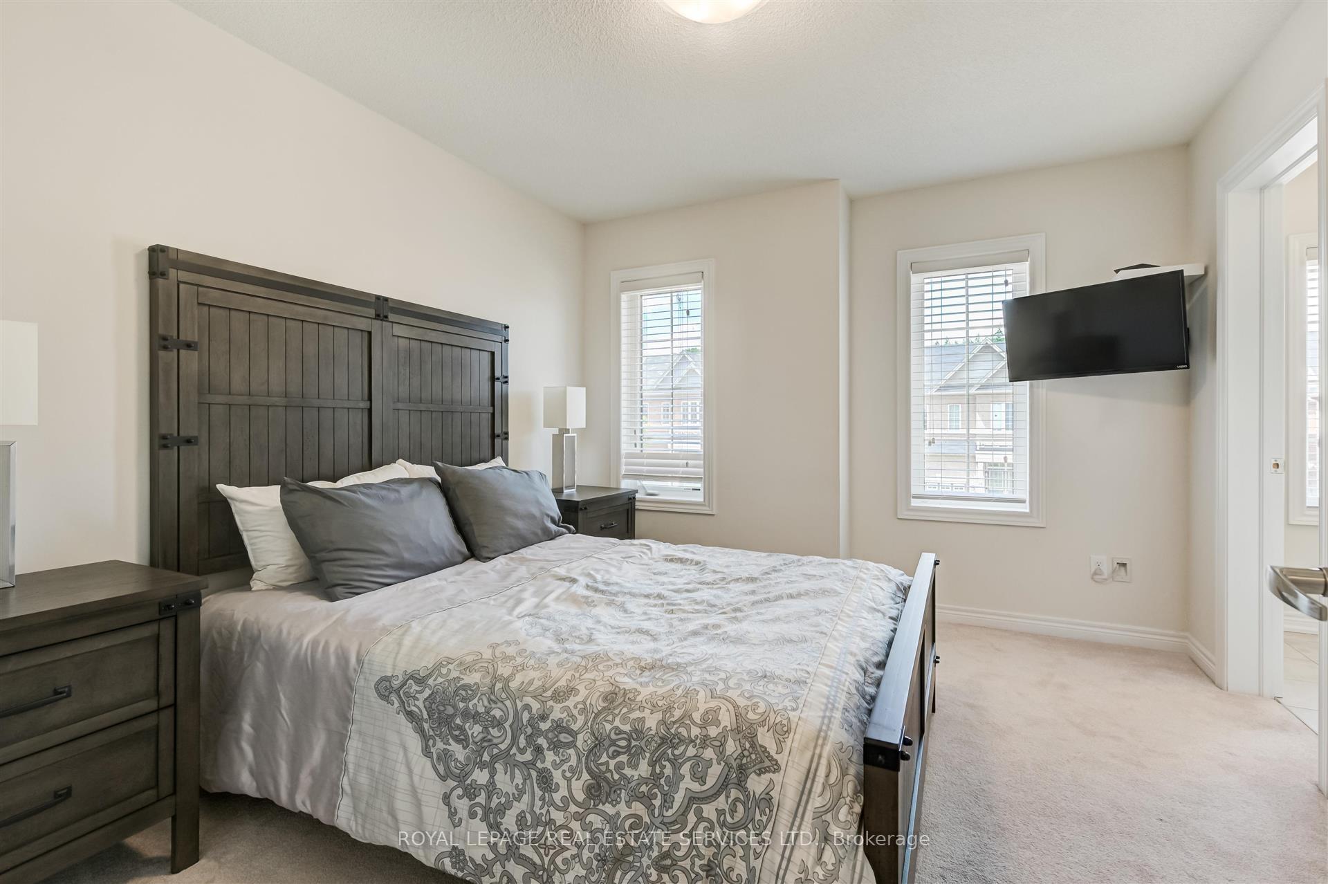 Photo 17 of 27 Erinview Terrace, Etobicoke, Eringate-Centennial-West Deane — HOMEH