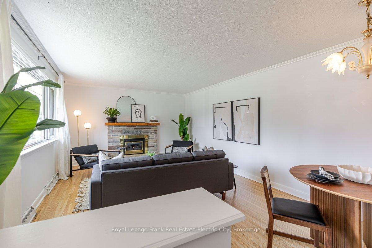 Photo 4 of 638 Crawford Drive, Peterborough, Otonabee Ward 1 — HOMEH