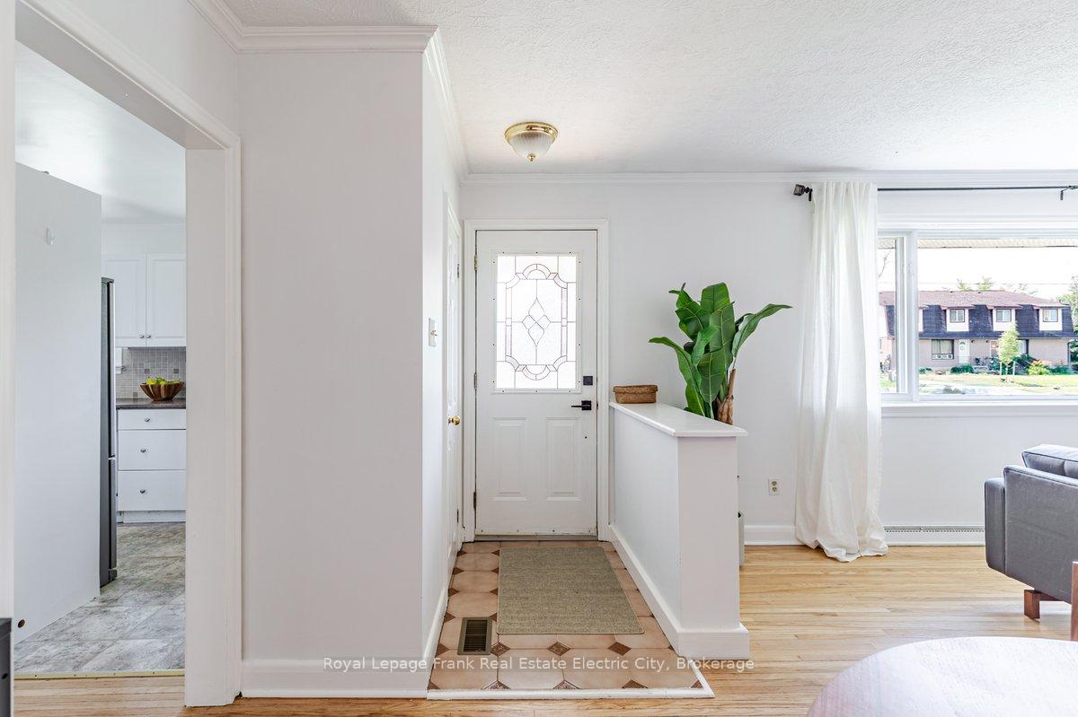 Photo 7 of 638 Crawford Drive, Peterborough, Otonabee Ward 1 — HOMEH