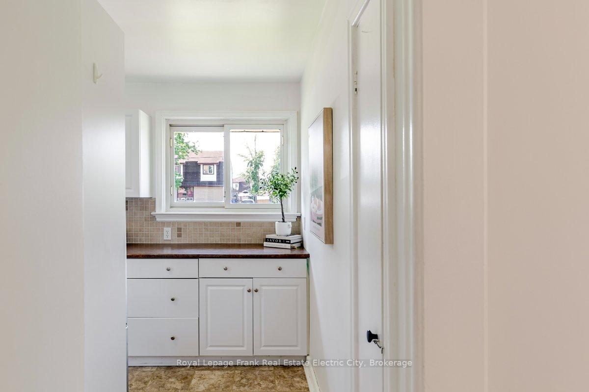 Photo 13 of 638 Crawford Drive, Peterborough, Otonabee Ward 1 — HOMEH