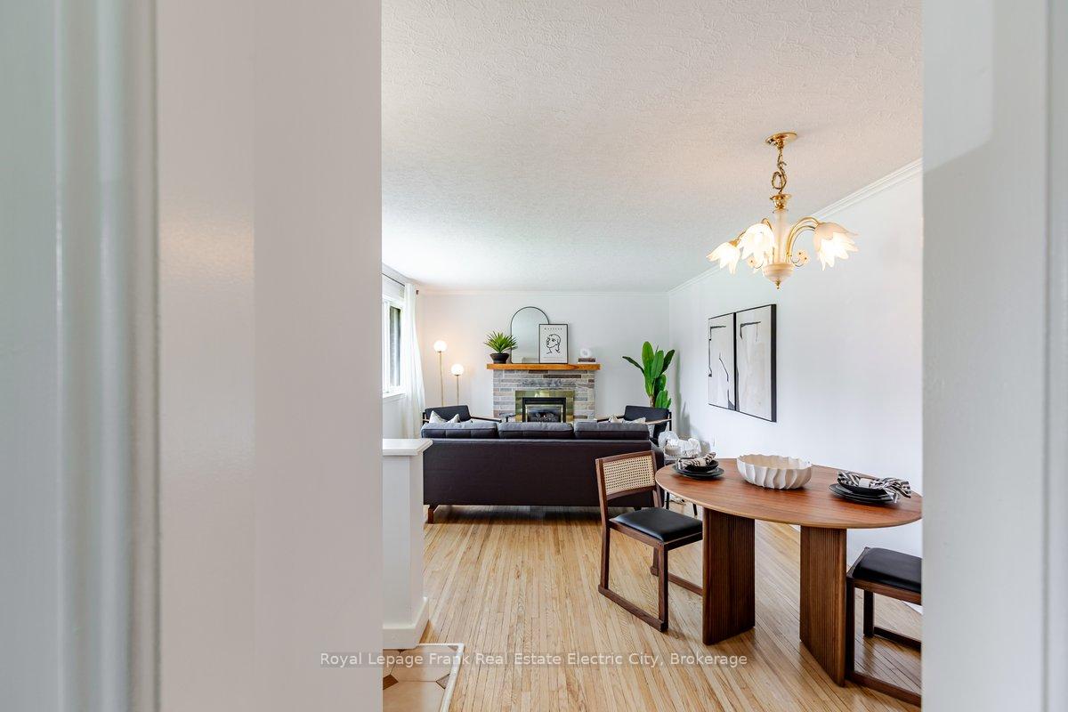 Photo 12 of 638 Crawford Drive, Peterborough, Otonabee Ward 1 — HOMEH