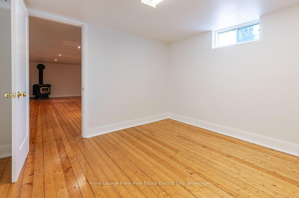 Photo 36 of 638 Crawford Drive, Peterborough, Otonabee Ward 1 — HOMEH