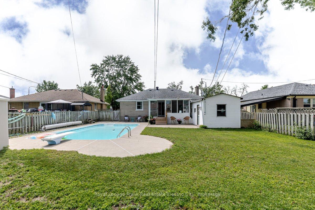 Photo 38 of 638 Crawford Drive, Peterborough, Otonabee Ward 1 — HOMEH