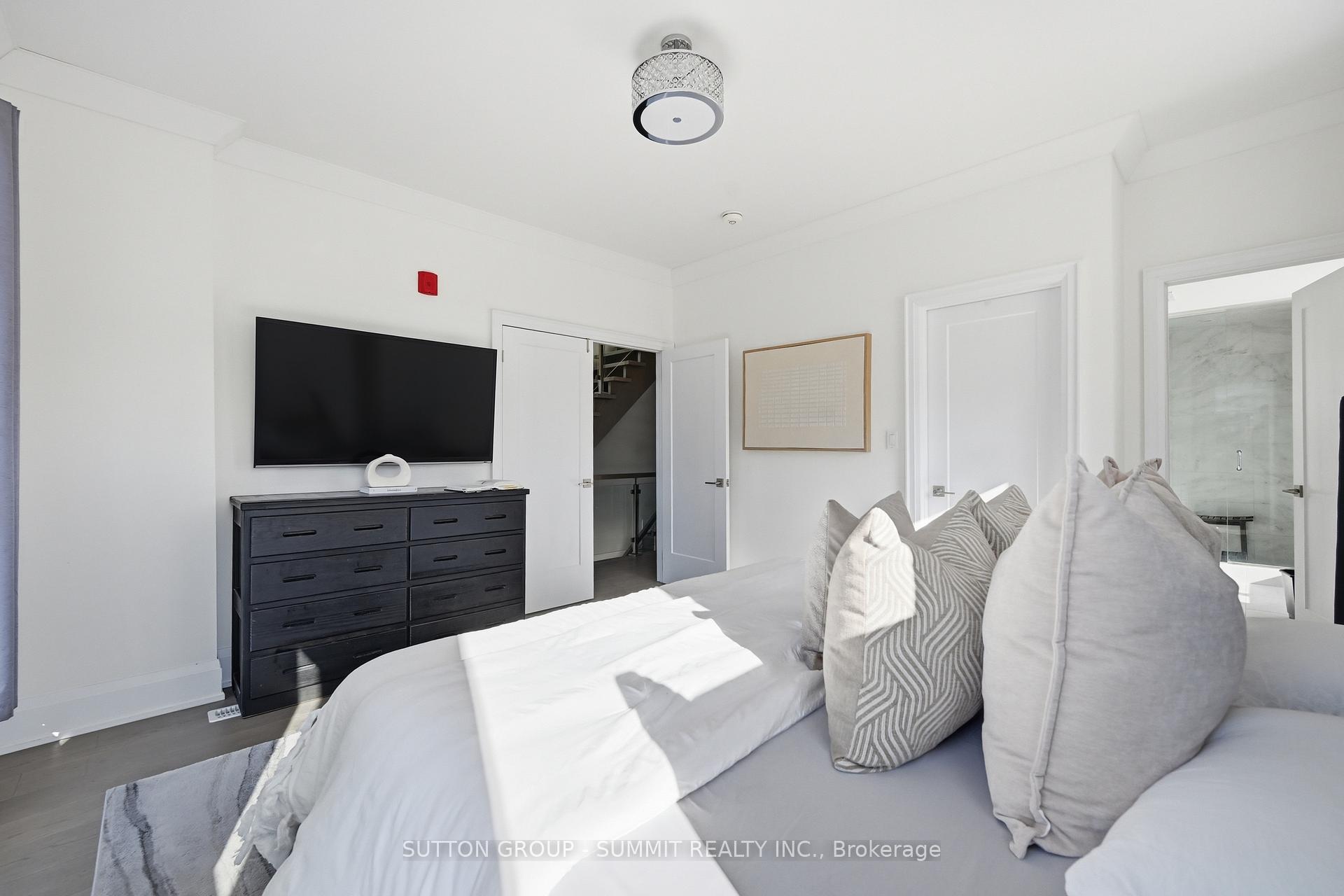 Photo 34 of 2 concord Place, Grimsby, Grimsby Beach — HOMEH