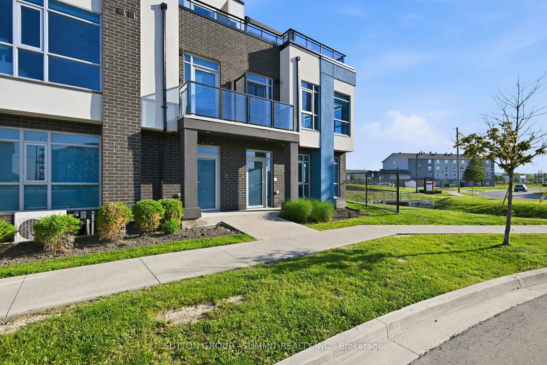 Photo 43 of 2 concord Place, Grimsby, Grimsby Beach — HOMEH