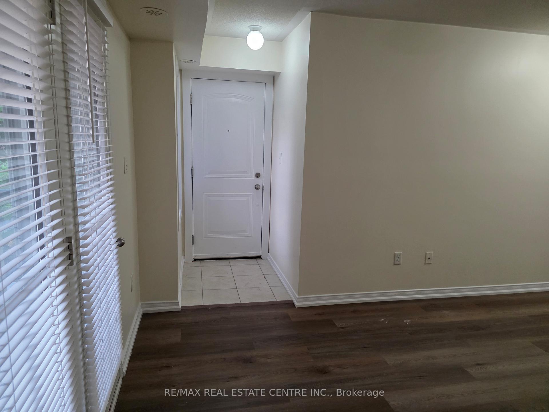Photo 4 of Unit 4, 2472 Post Road, Oakville, River Oaks — HOMEH