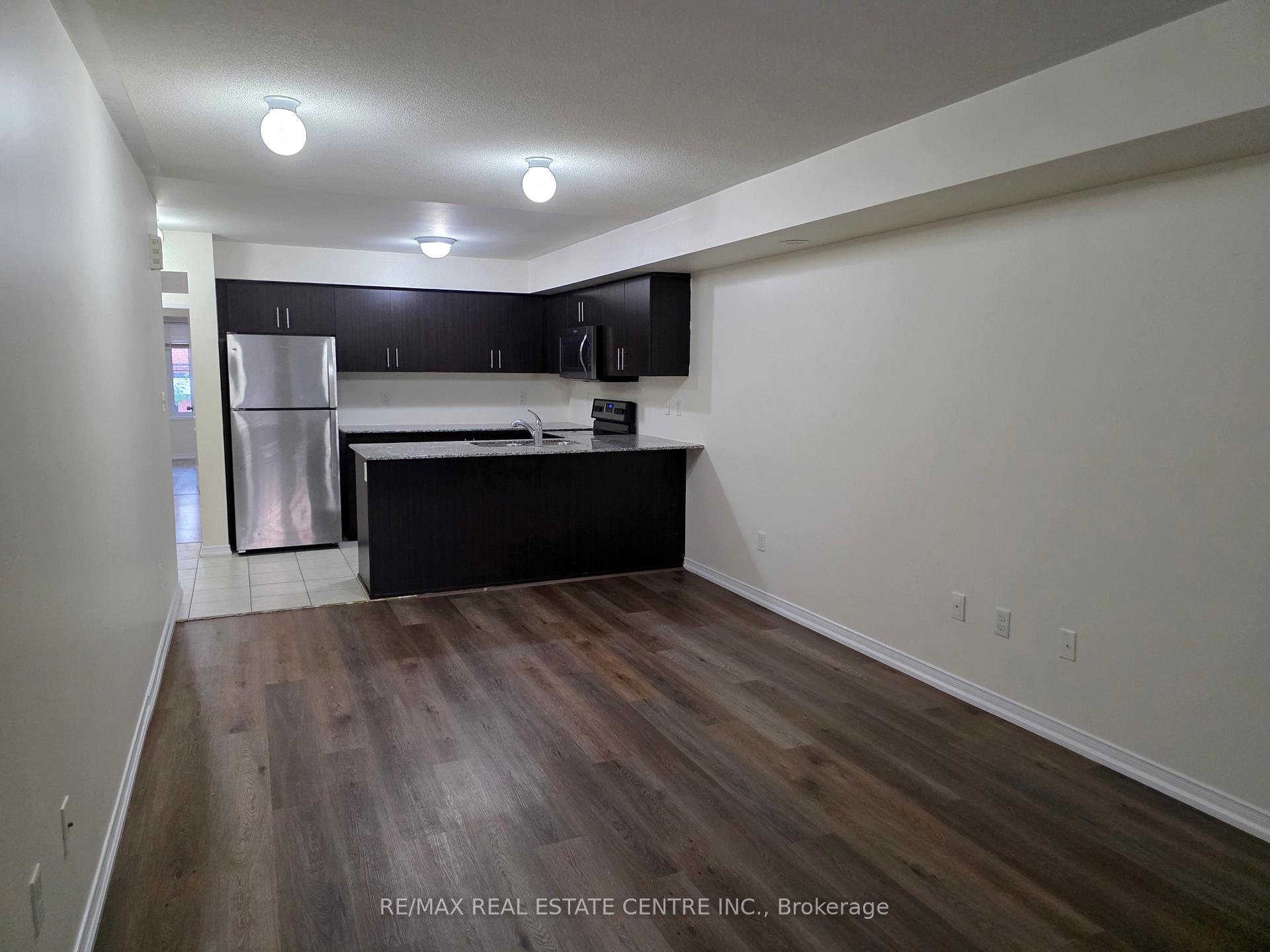 Photo 6 of Unit 4, 2472 Post Road, Oakville, River Oaks — HOMEH