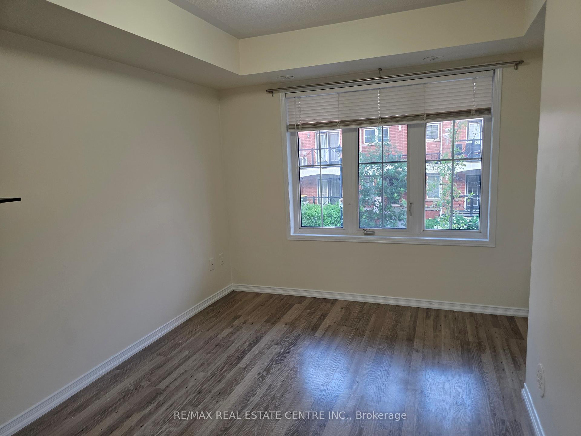 Photo 8 of Unit 4, 2472 Post Road, Oakville, River Oaks — HOMEH