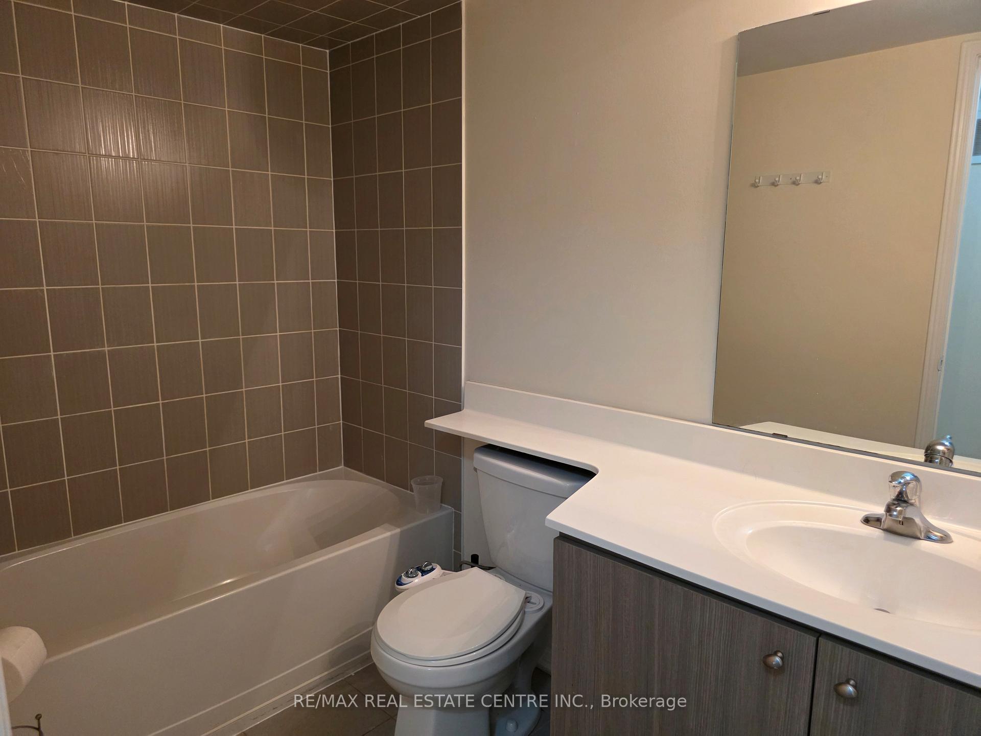 Photo 9 of Unit 4, 2472 Post Road, Oakville, River Oaks — HOMEH