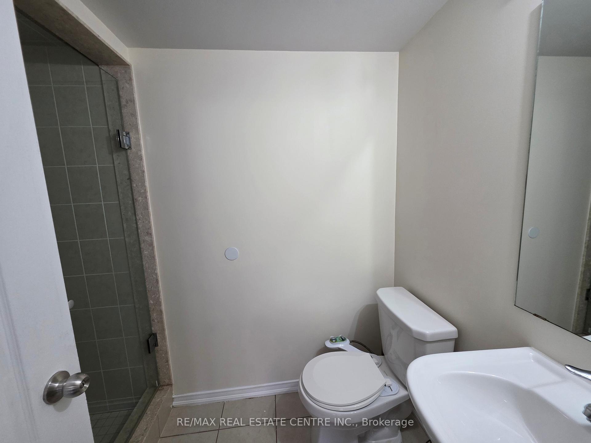 Photo 11 of Unit 4, 2472 Post Road, Oakville, River Oaks — HOMEH