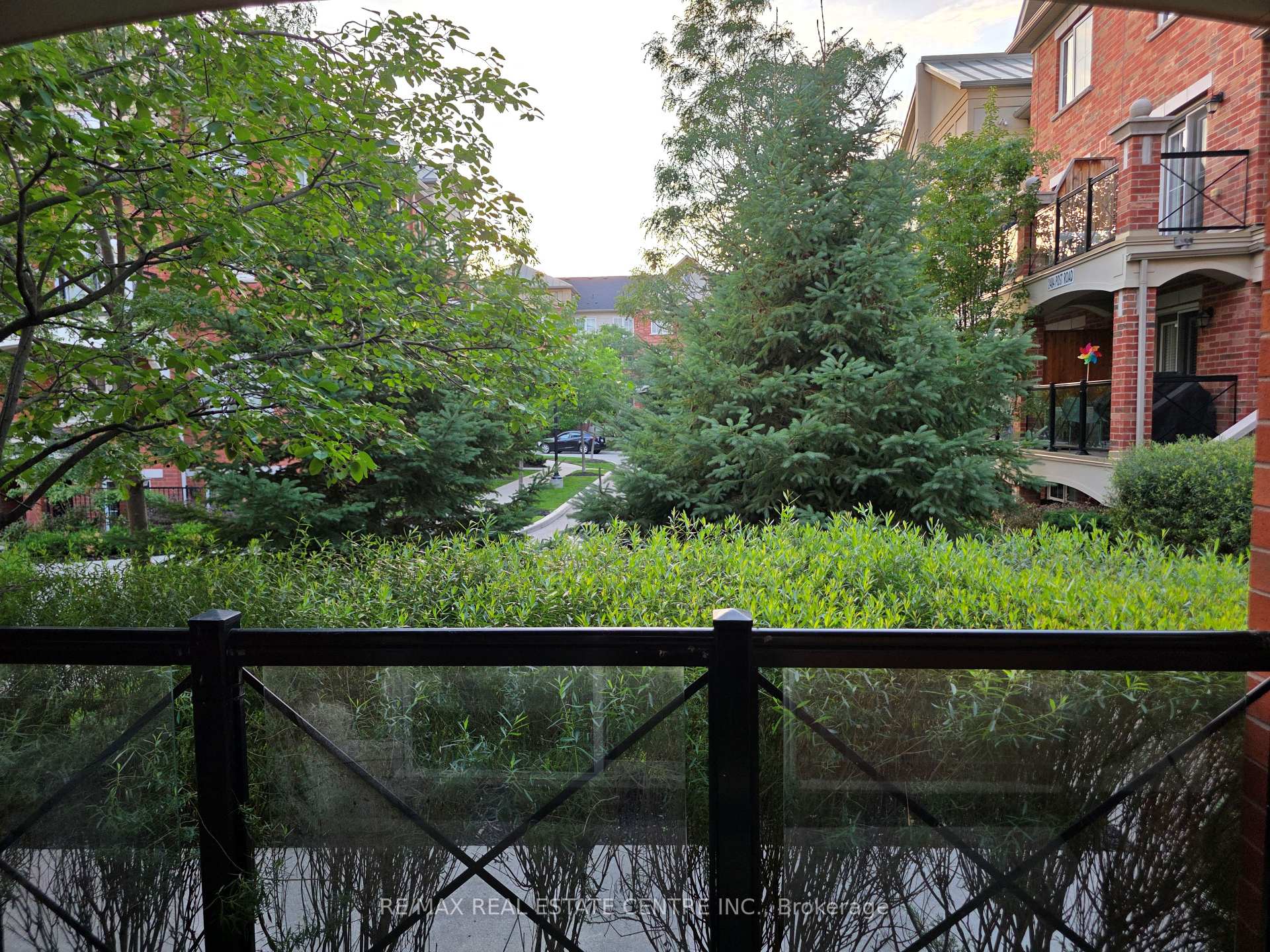 Photo 12 of Unit 4, 2472 Post Road, Oakville, River Oaks — HOMEH