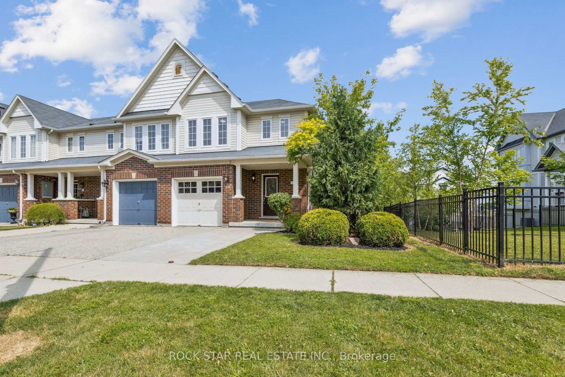 Photo 2 of 111 Bloomington Drive, Cambridge, Christopher-Champlain — HOMEH