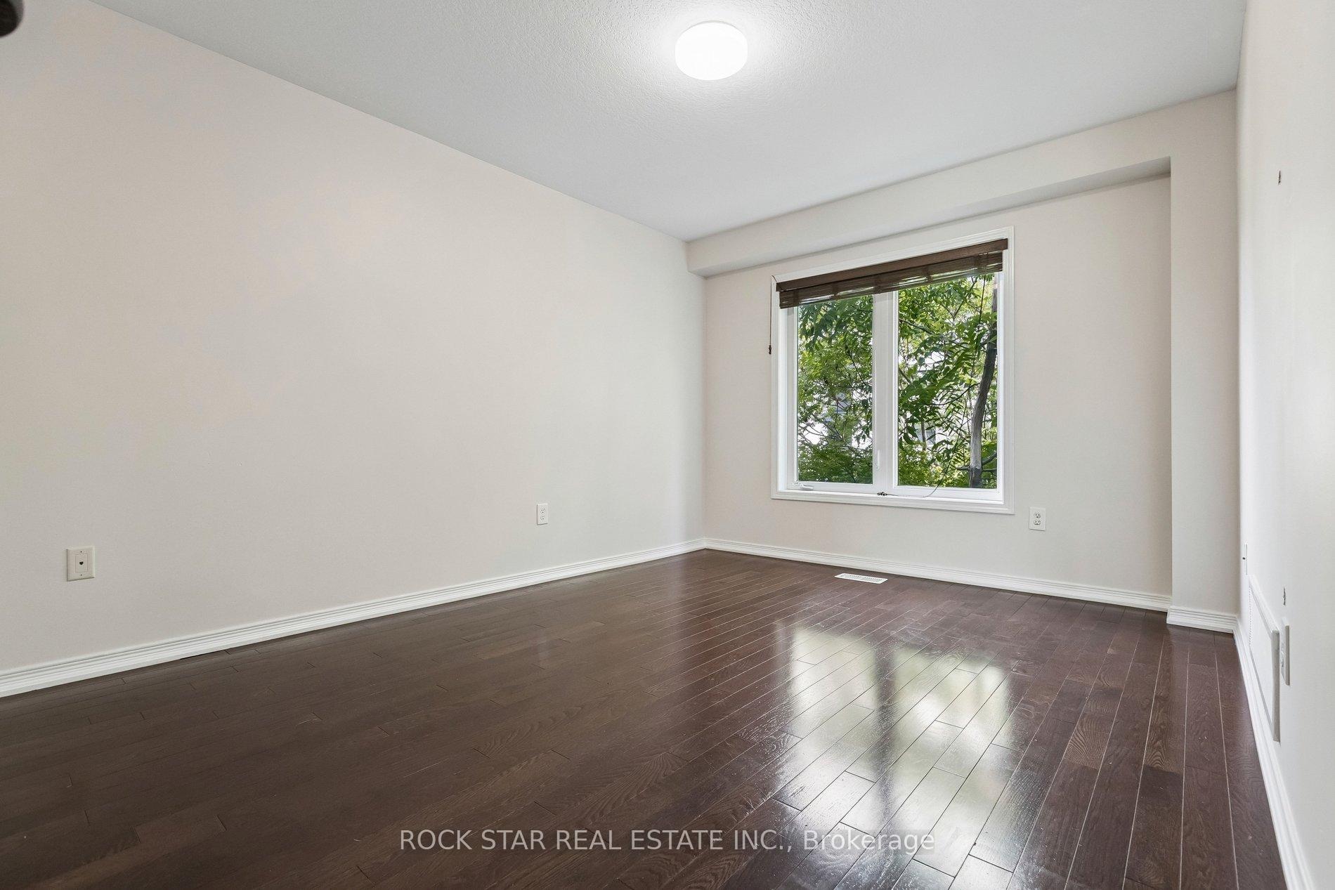 Photo 5 of 111 Bloomington Drive, Cambridge, Christopher-Champlain — HOMEH