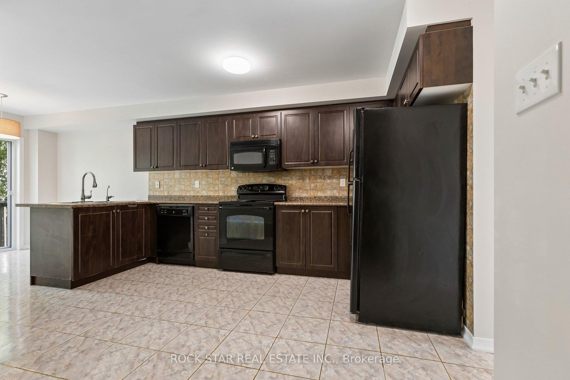 Photo 6 of 111 Bloomington Drive, Cambridge, Christopher-Champlain — HOMEH