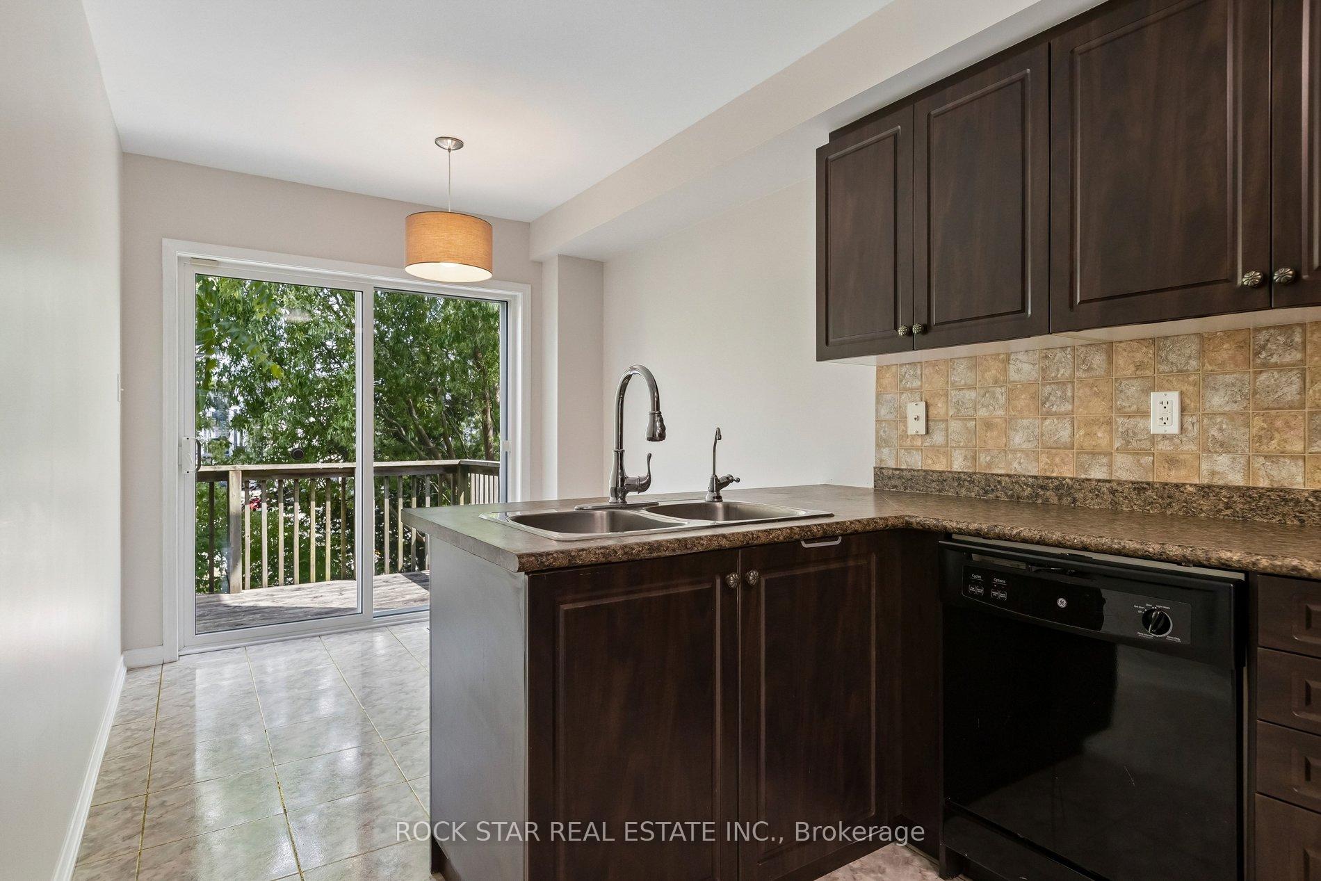 Photo 8 of 111 Bloomington Drive, Cambridge, Christopher-Champlain — HOMEH