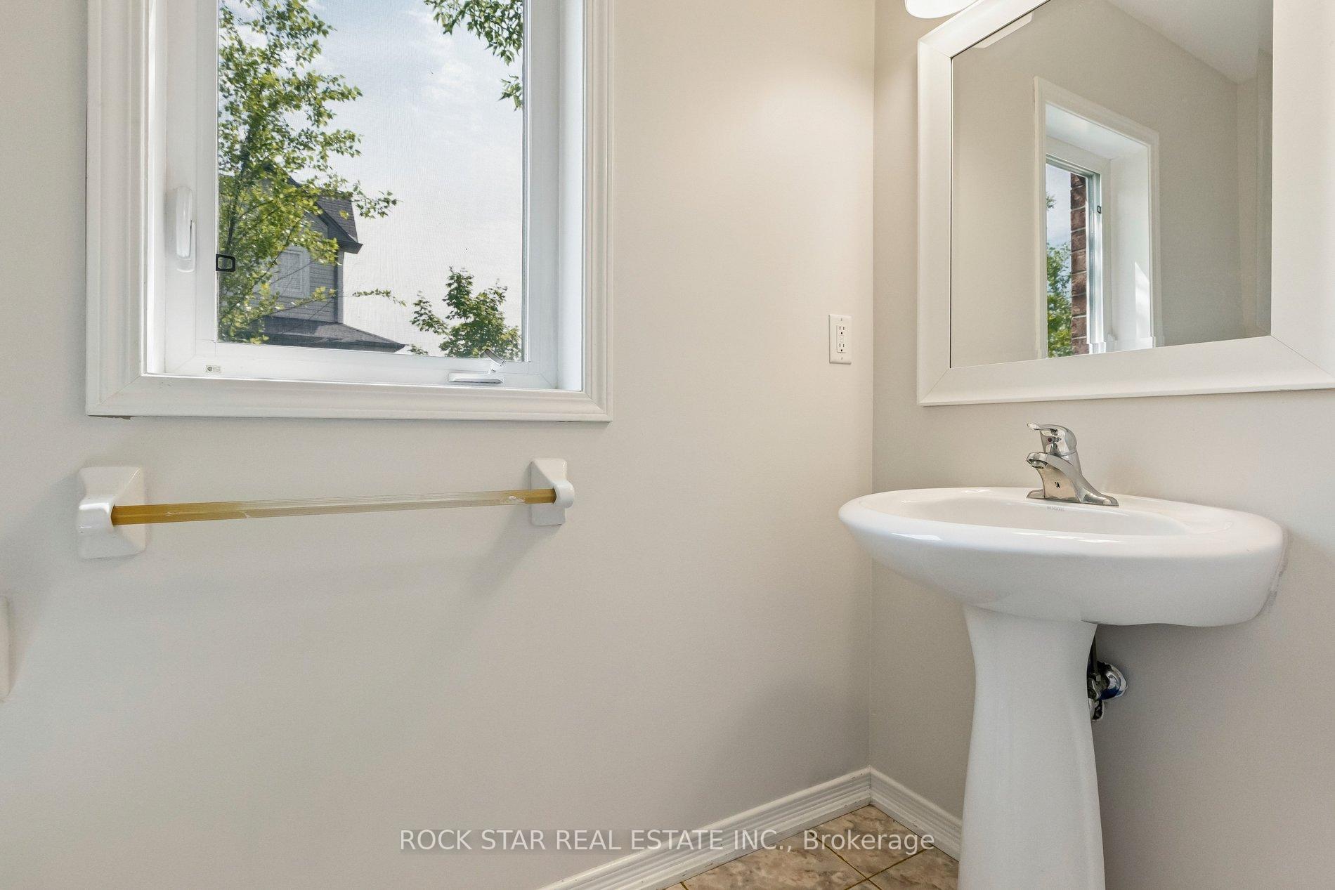 Photo 9 of 111 Bloomington Drive, Cambridge, Christopher-Champlain — HOMEH