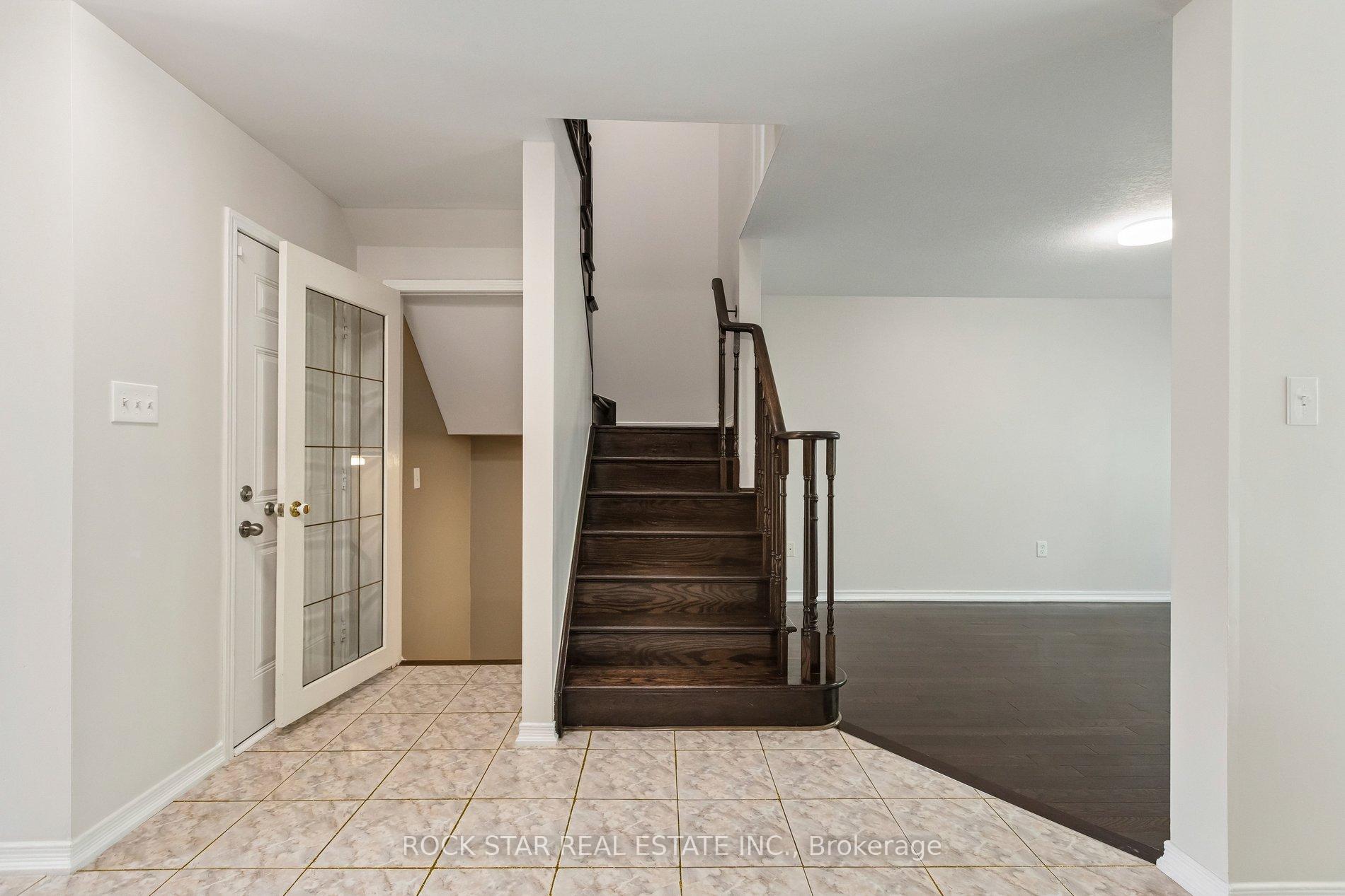 Photo 10 of 111 Bloomington Drive, Cambridge, Christopher-Champlain — HOMEH