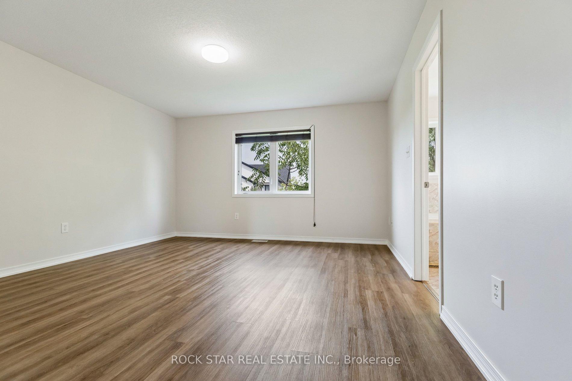 Photo 11 of 111 Bloomington Drive, Cambridge, Christopher-Champlain — HOMEH
