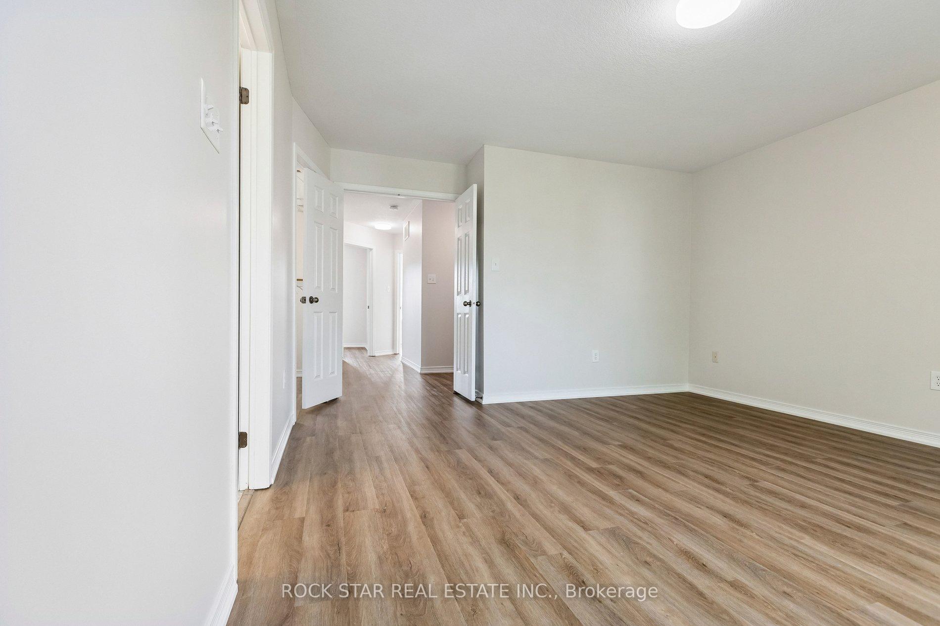 Photo 13 of 111 Bloomington Drive, Cambridge, Christopher-Champlain — HOMEH