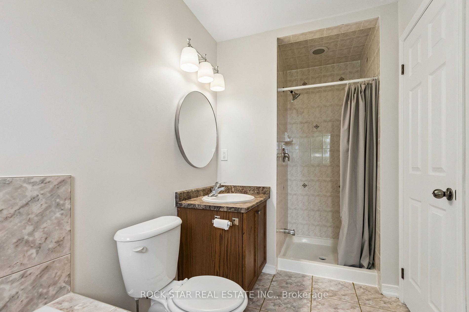 Photo 16 of 111 Bloomington Drive, Cambridge, Christopher-Champlain — HOMEH