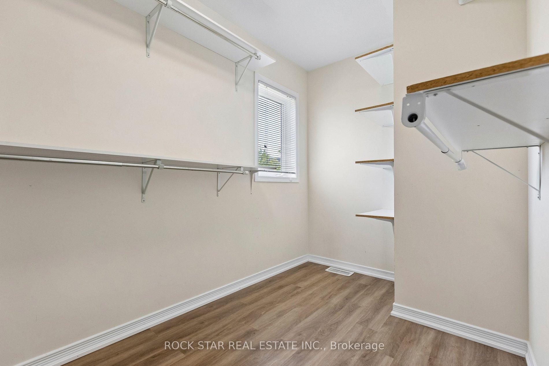 Photo 17 of 111 Bloomington Drive, Cambridge, Christopher-Champlain — HOMEH