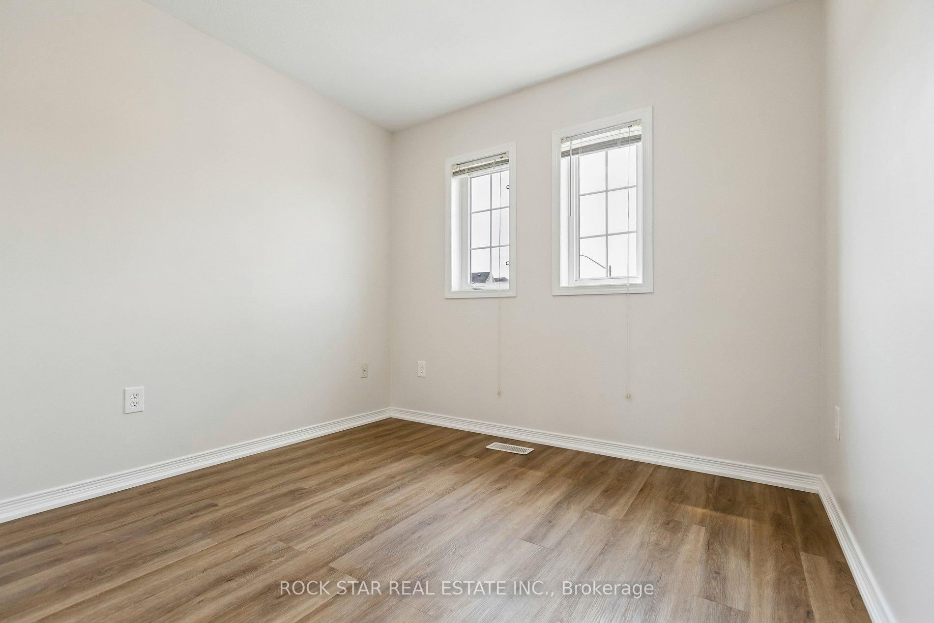 Photo 19 of 111 Bloomington Drive, Cambridge, Christopher-Champlain — HOMEH