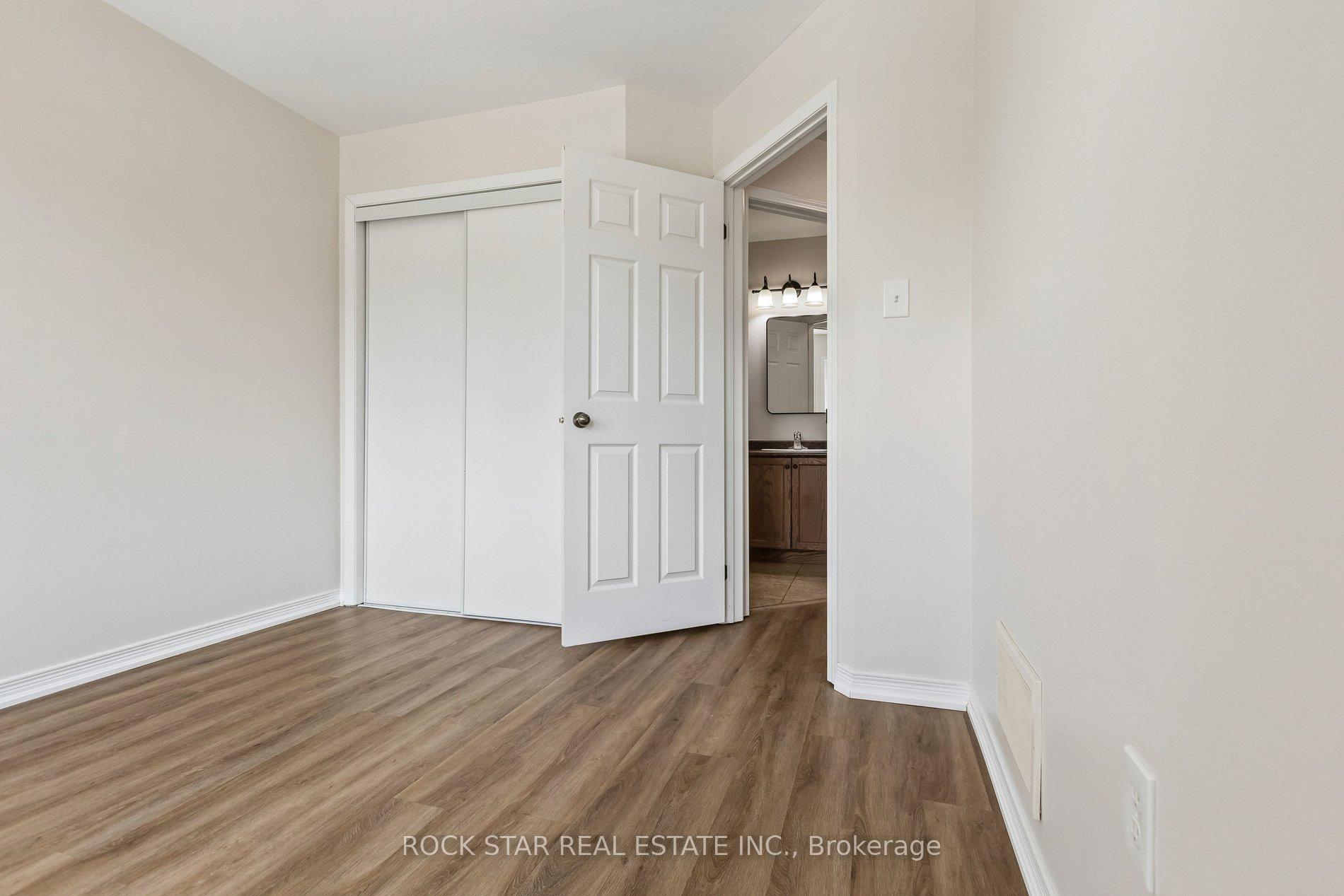 Photo 21 of 111 Bloomington Drive, Cambridge, Christopher-Champlain — HOMEH