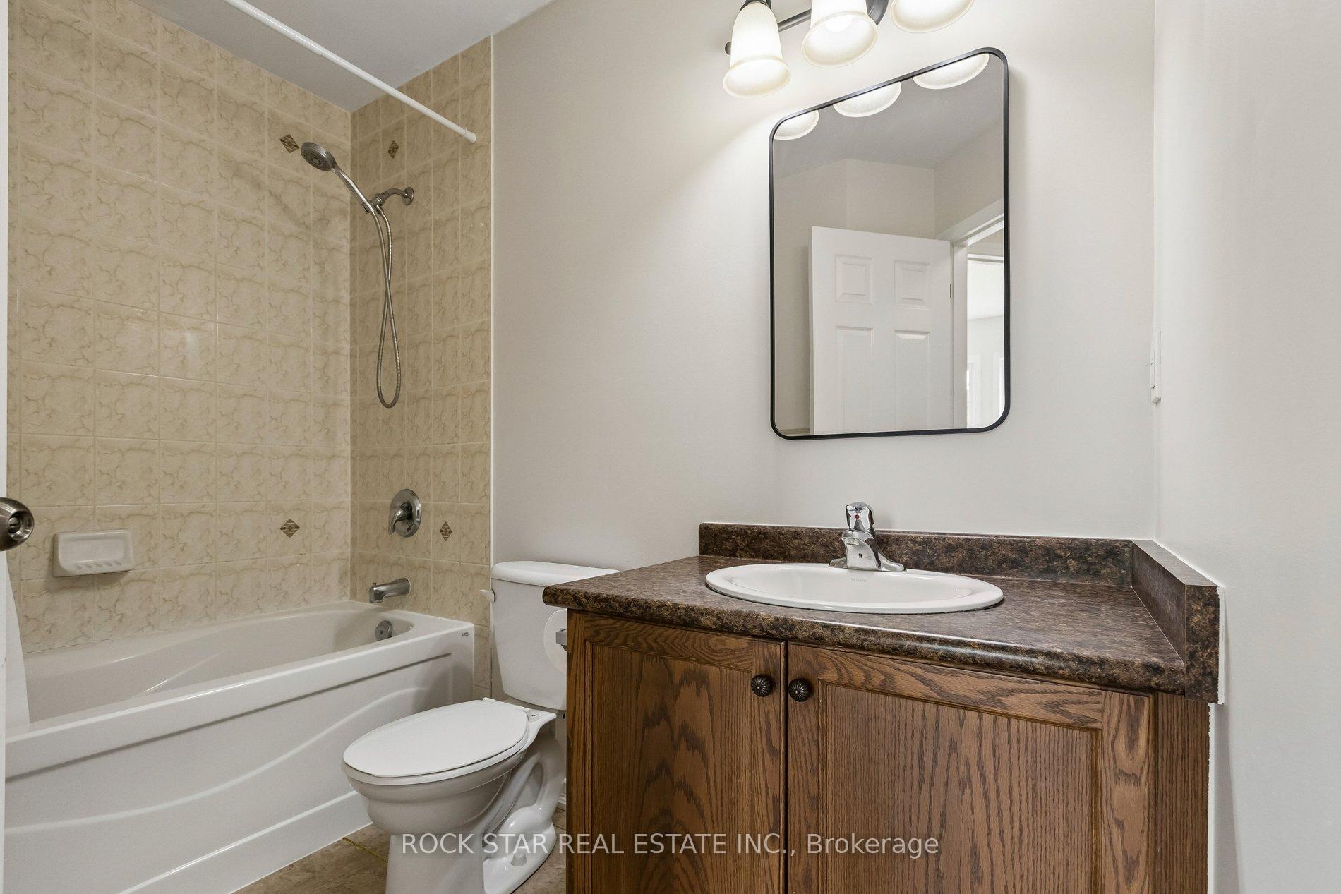 Photo 22 of 111 Bloomington Drive, Cambridge, Christopher-Champlain — HOMEH