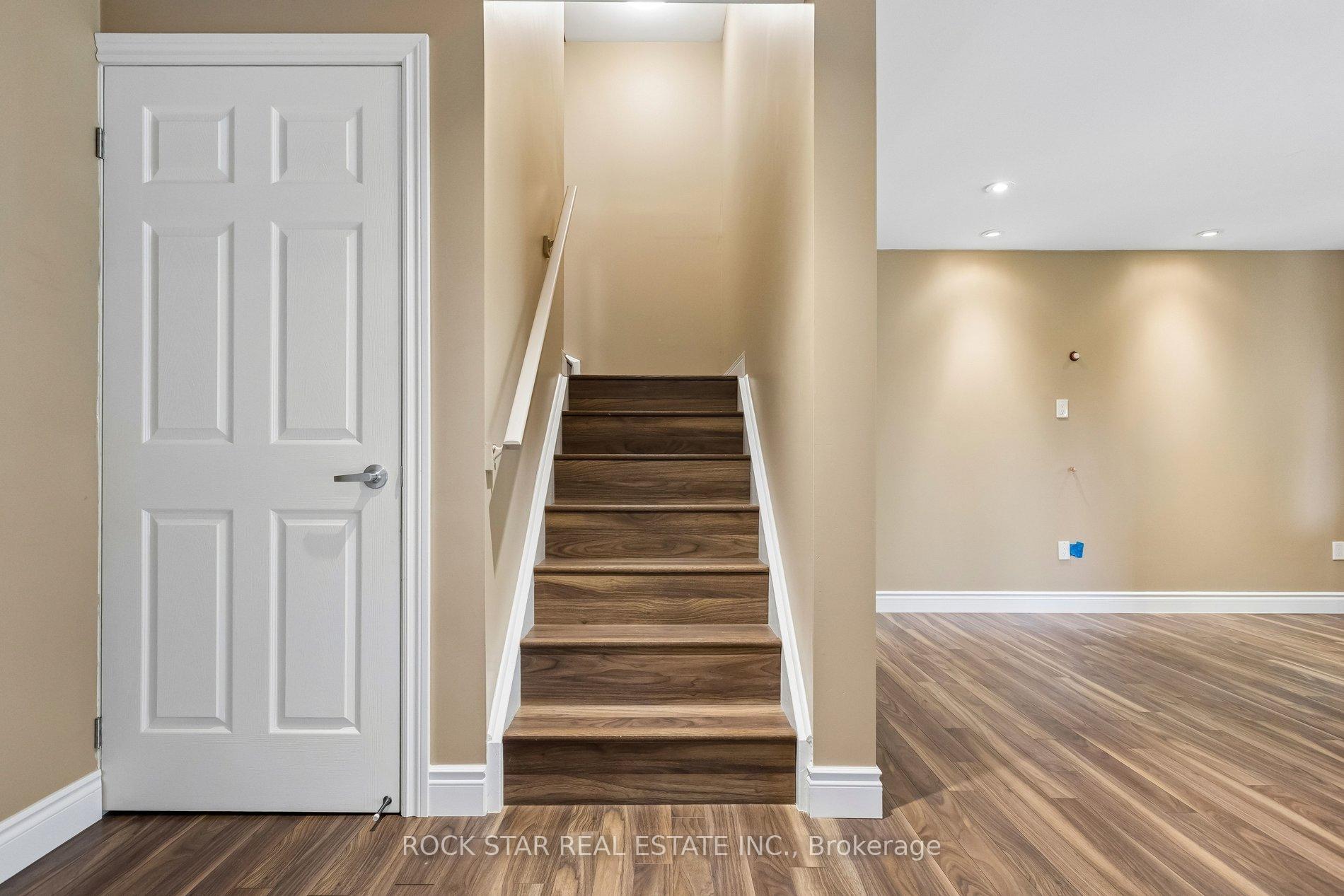 Photo 23 of 111 Bloomington Drive, Cambridge, Christopher-Champlain — HOMEH