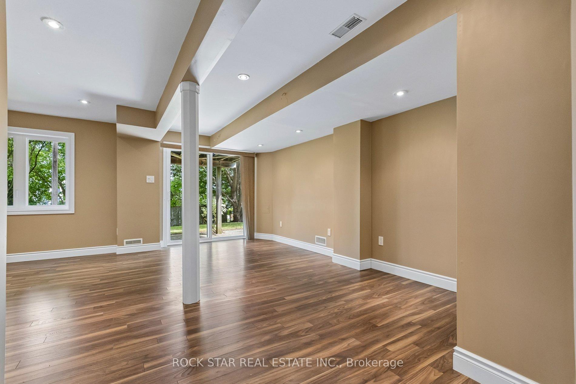 Photo 24 of 111 Bloomington Drive, Cambridge, Christopher-Champlain — HOMEH