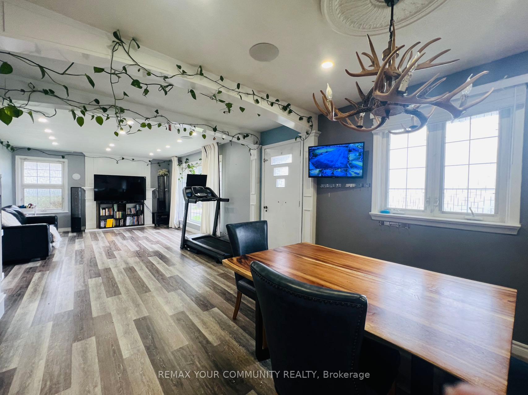 Photo 6 of 211 James Street, King, King City — HOMEH