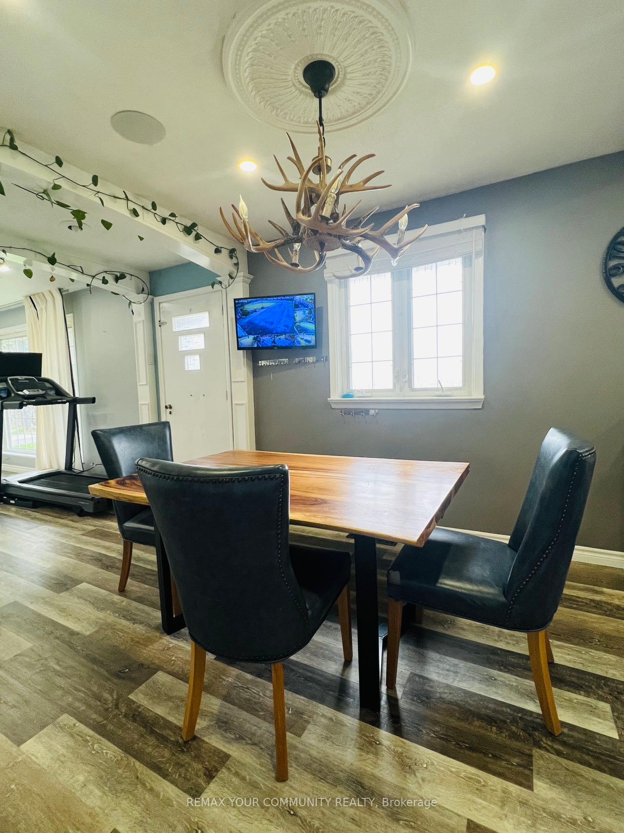 Photo 5 of 211 James Street, King, King City — HOMEH
