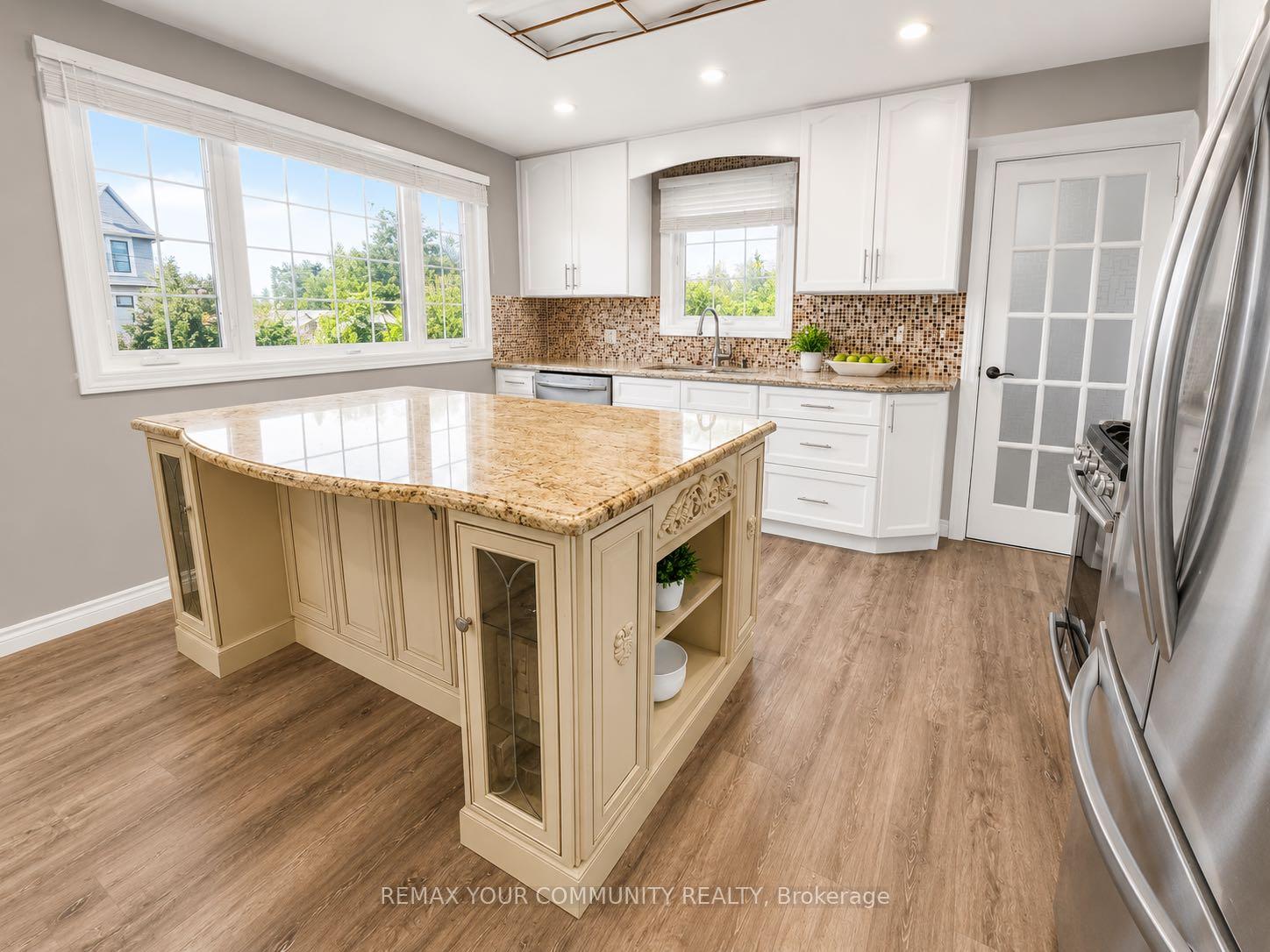 Photo 3 of 211 James Street, King, King City — HOMEH