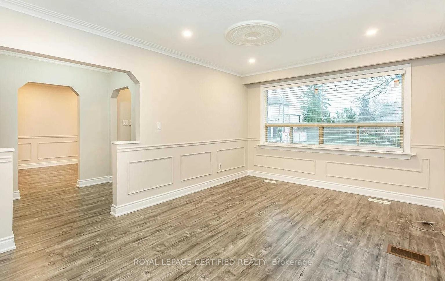 Photo 4 of 481 Sandmere Place, Oakville, West — HOMEH