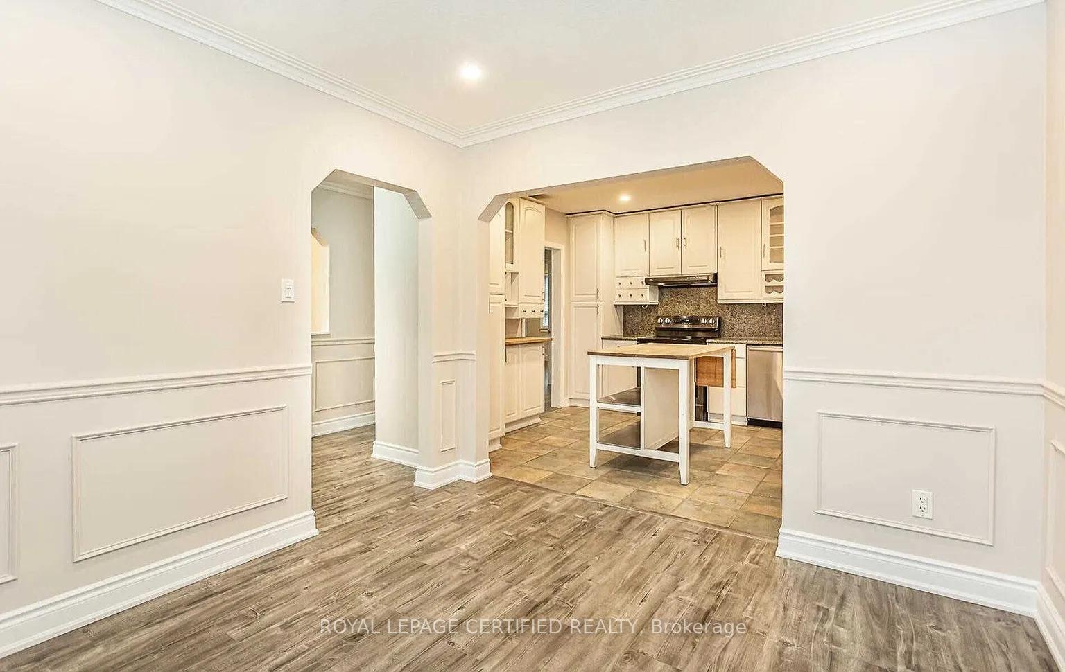 Photo 5 of 481 Sandmere Place, Oakville, West — HOMEH