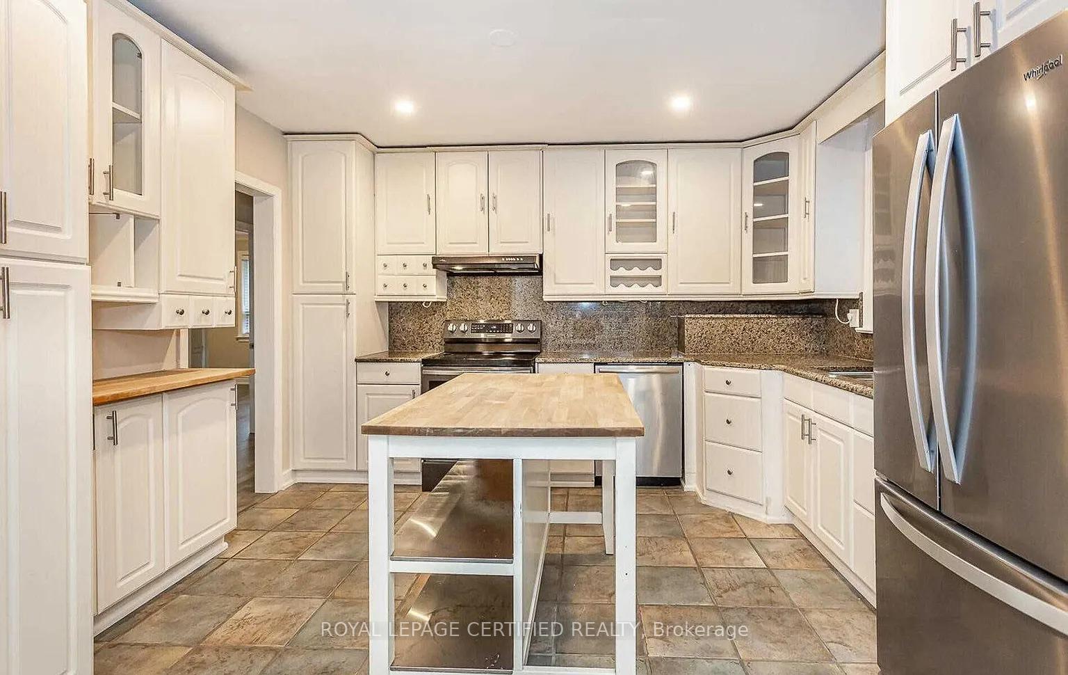 Photo 7 of 481 Sandmere Place, Oakville, West — HOMEH