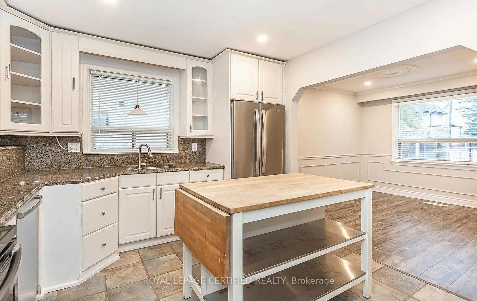 Photo 9 of 481 Sandmere Place, Oakville, West — HOMEH