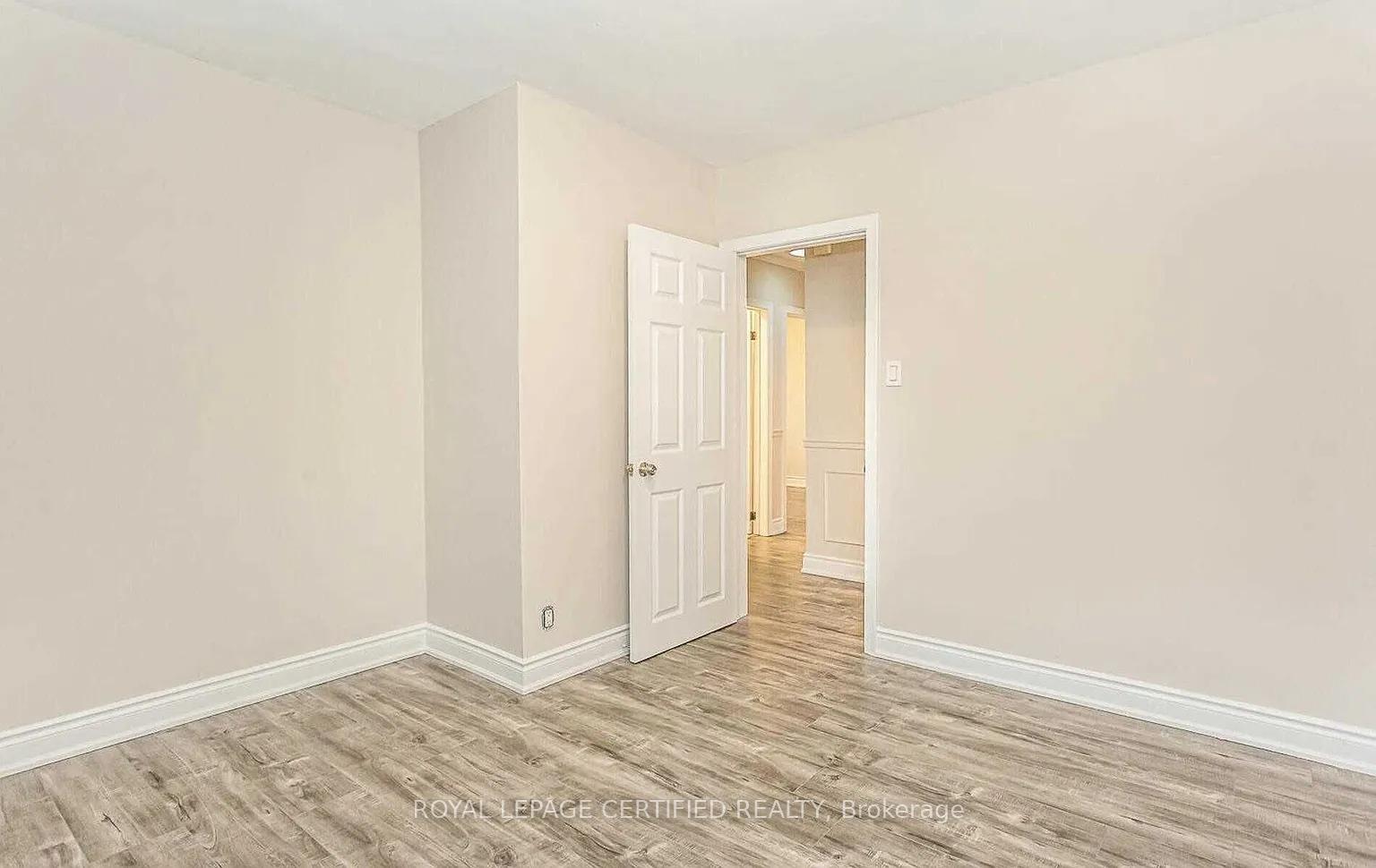 Photo 11 of 481 Sandmere Place, Oakville, West — HOMEH
