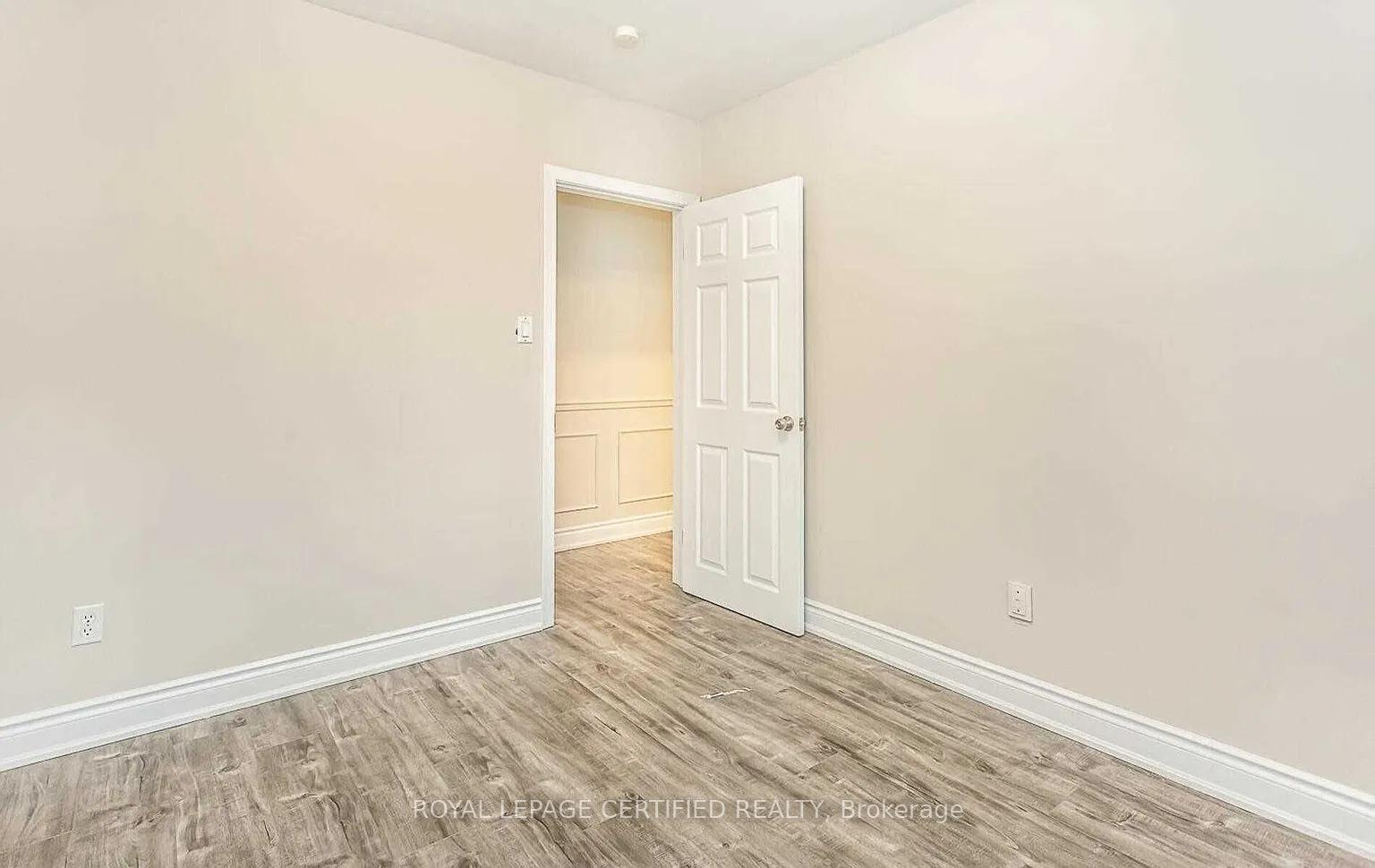 Photo 13 of 481 Sandmere Place, Oakville, West — HOMEH