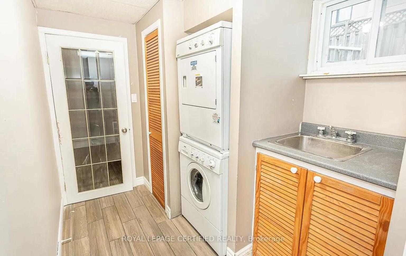 Photo 15 of 481 Sandmere Place, Oakville, West — HOMEH