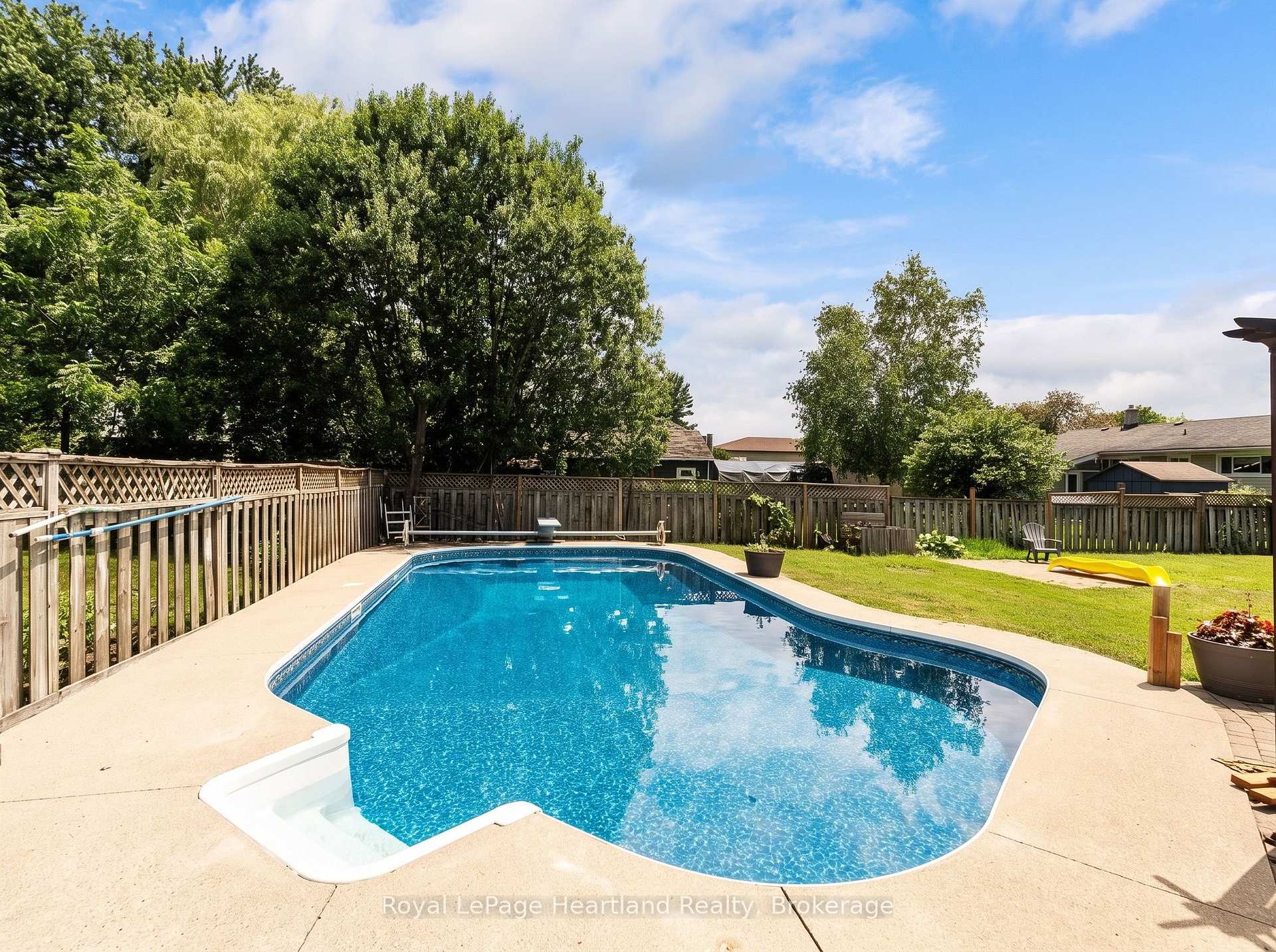 Photo 36 of 240 Elm Avenue N, North Perth, Listowel — HOMEH