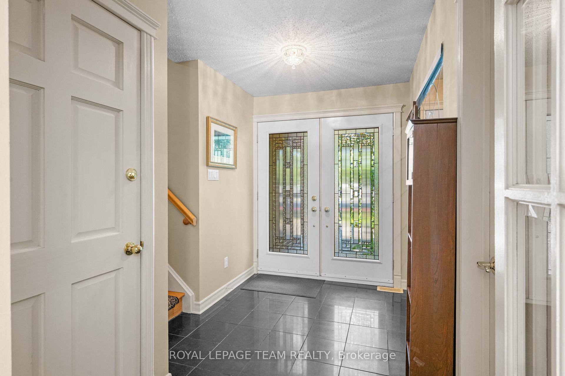 Photo 3 of 36 Glendenning Drive, Ottawa, Arlington Woods — HOMEH