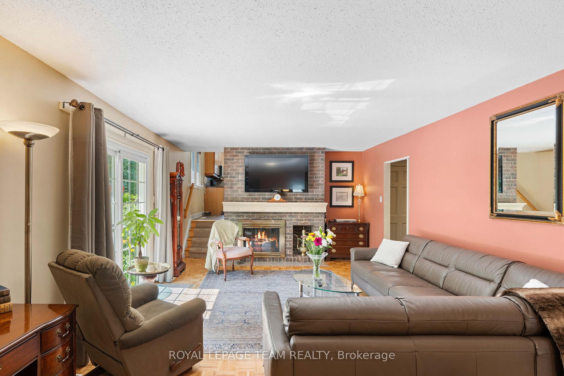 Photo 6 of 36 Glendenning Drive, Ottawa, Arlington Woods — HOMEH
