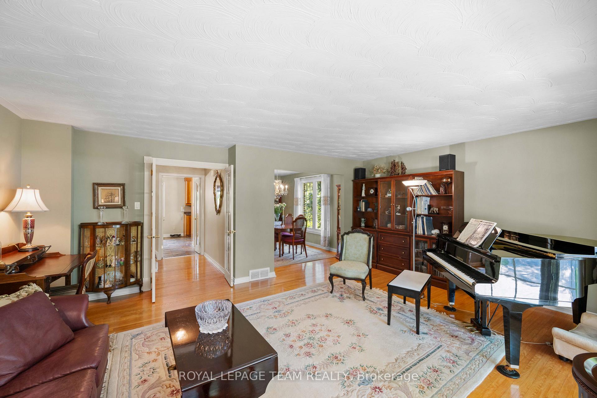 Photo 15 of 36 Glendenning Drive, Ottawa, Arlington Woods — HOMEH