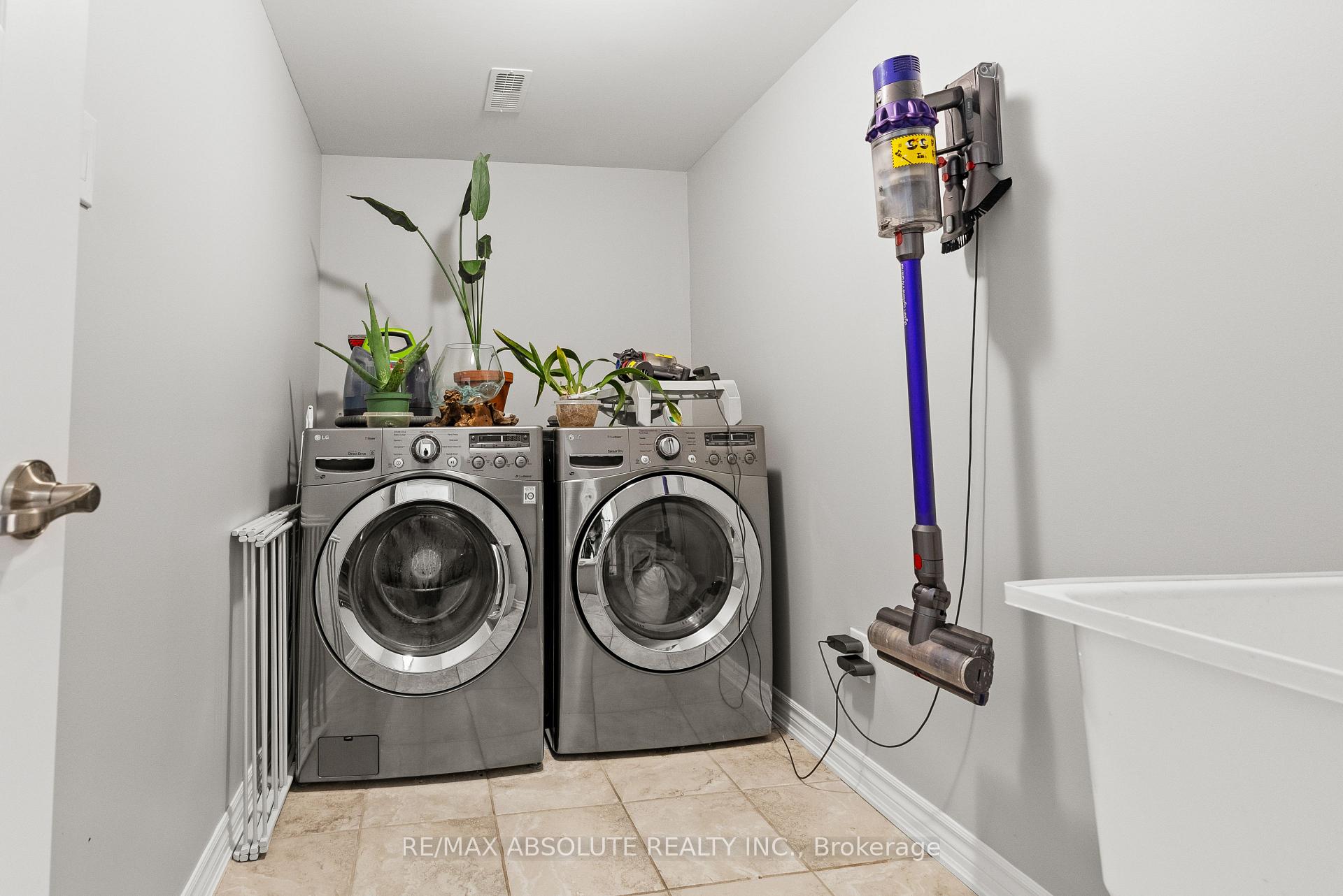 Photo 30 of 98 Brisote Lane, Ottawa, Stittsville (North) — HOMEH