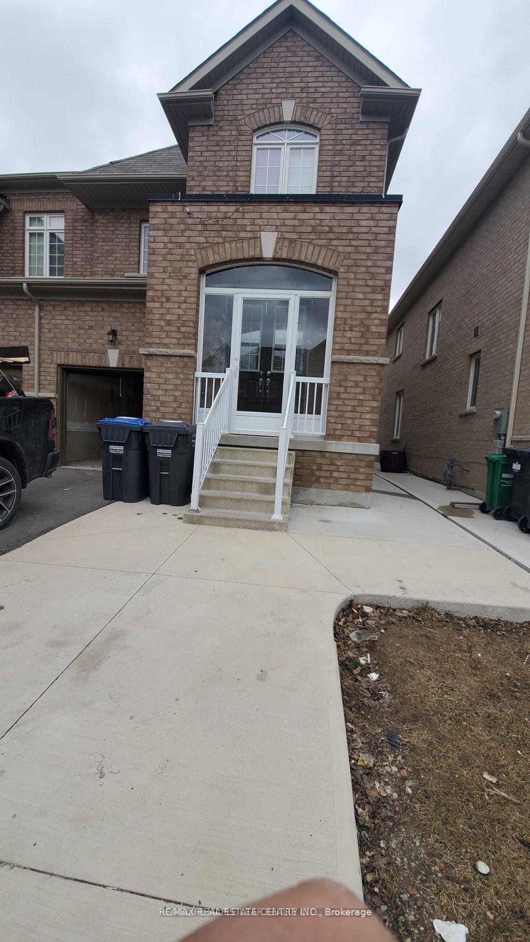 Photo 1 of 5 Vezna Crescent, Brampton, Credit Valley — HOMEH