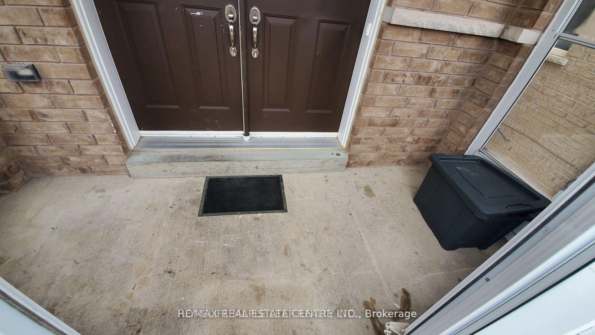 Photo 2 of 5 Vezna Crescent, Brampton, Credit Valley — HOMEH
