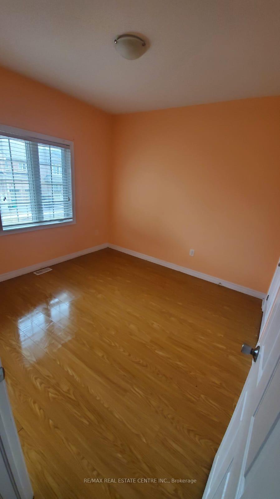 Photo 6 of 5 Vezna Crescent, Brampton, Credit Valley — HOMEH