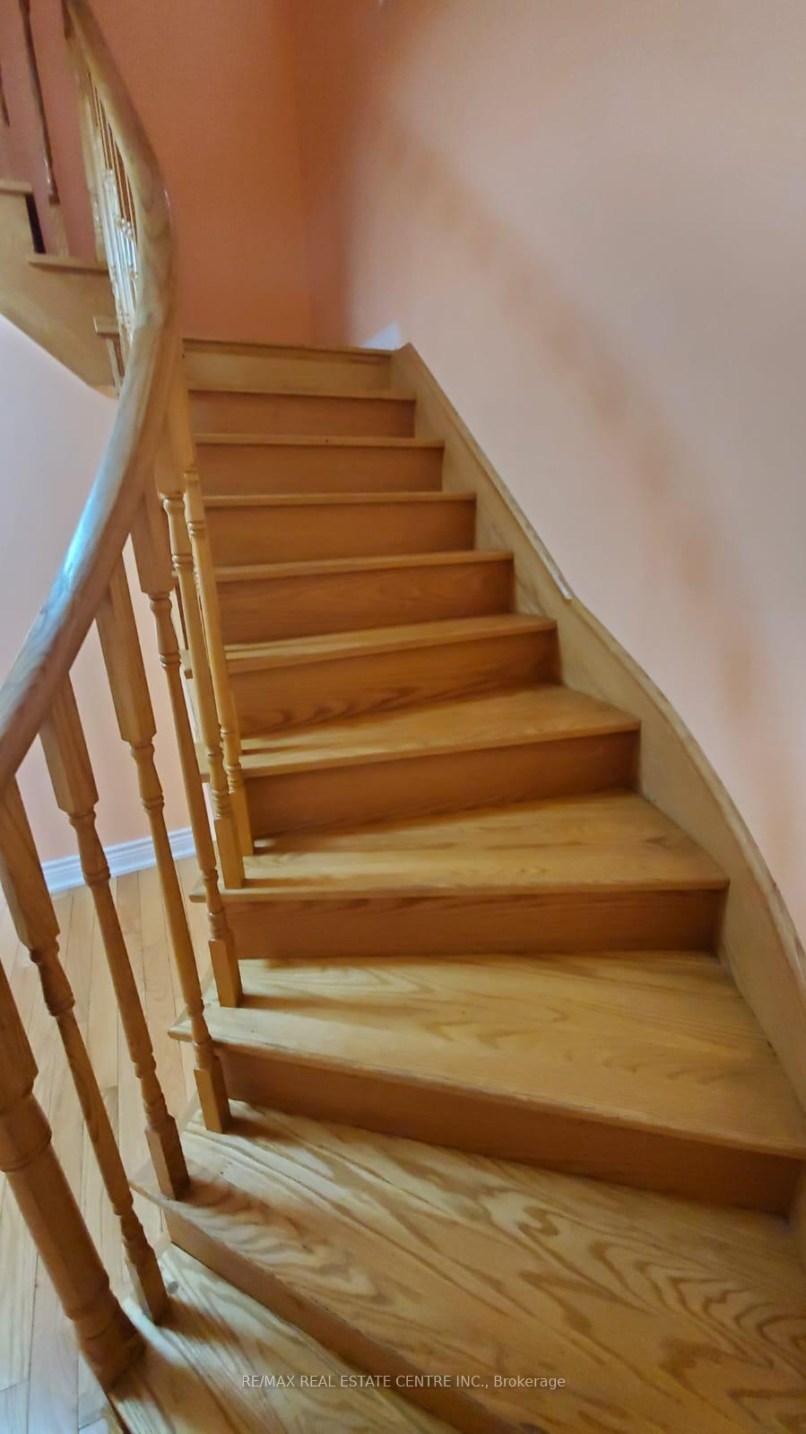 Photo 9 of 5 Vezna Crescent, Brampton, Credit Valley — HOMEH
